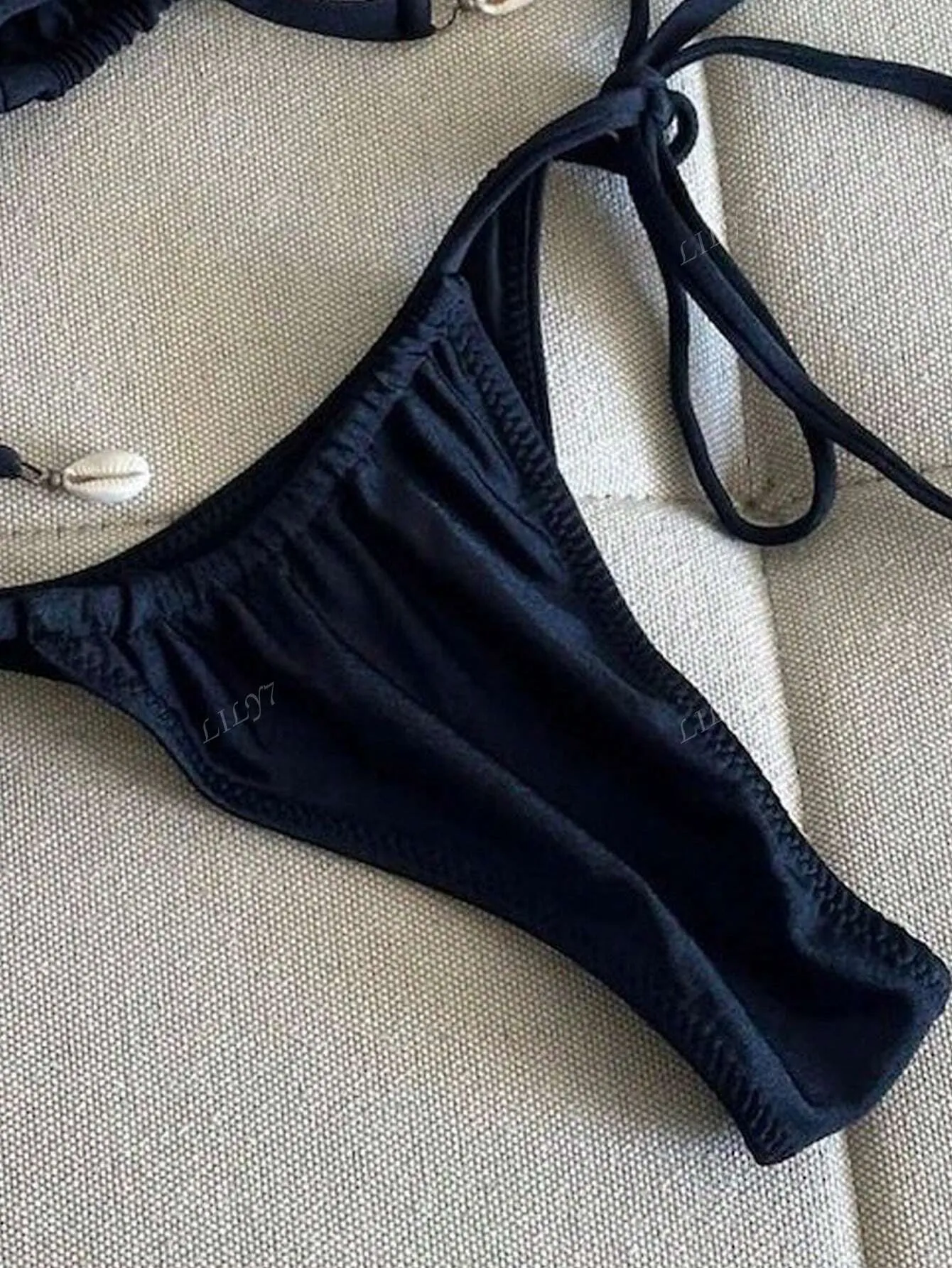 Simple Swimwear Two-Piece Lace-Up Shell-Embellished Swimwear Top & Black Lace-Up Swim Trunks Summer Beach
